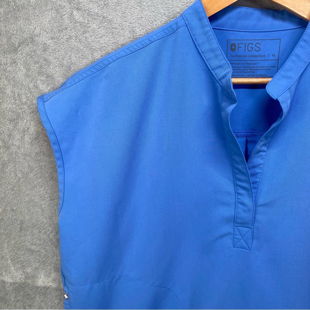Figs Women's Cap-Sleeve Scrub Top in Bright Blue - Picture 4 of 16